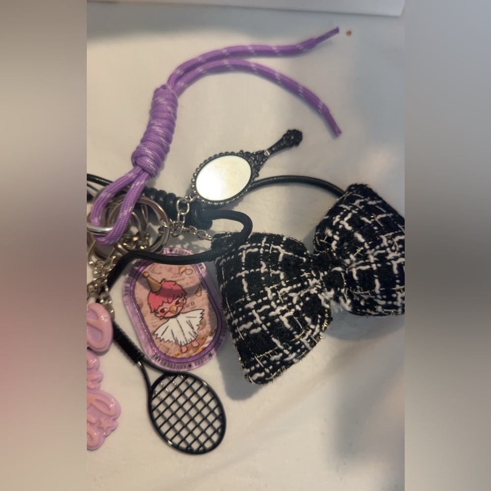 Fun Keychains with Many Amazing Accessories - Picture 10 of 16